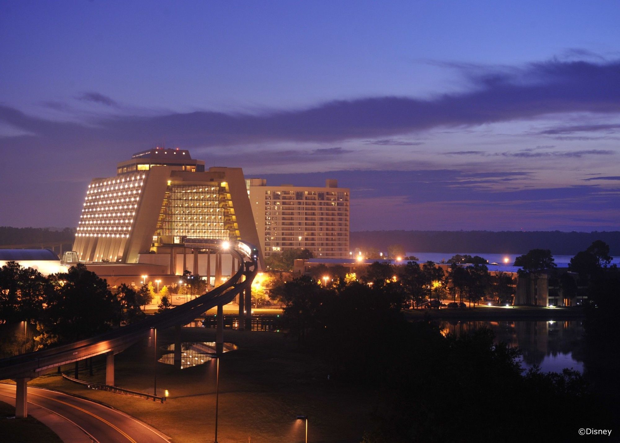 ‪‪Disney's Contemporary Resort‬‬  بحيرة بوينا فيستا المظهر الخارجي الصورة